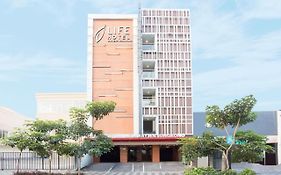 Life Hotel Mayjend Sungkono